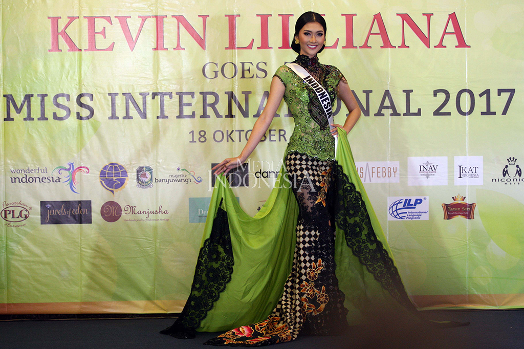Runner Up 1 Puteri Indonesia 2017 Kevin Lilliana saat konverensi pers di Jakarta.