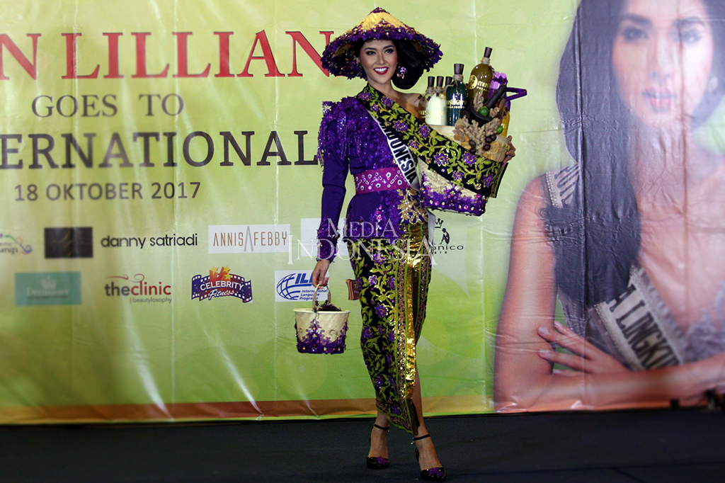 Uniknya, perempuan asli Bandung ini akan mengenakan busana bertemakan Mbok Jamu and Secret Potion di ajang tersebut.