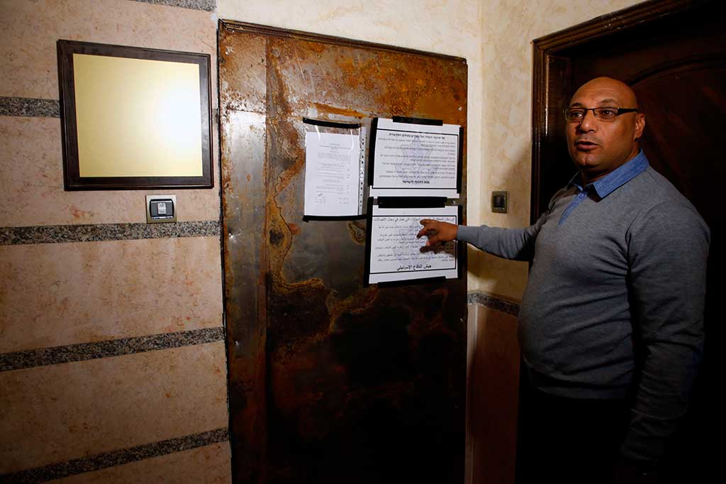 Sebelumnya, pasukan Israel menggerebek kantor media Palestina di Tepi Barat, Rabu (18/10/2017), yang menurut seorang juru bicara militer sebagai operasi berskala besar melawan hasutan.