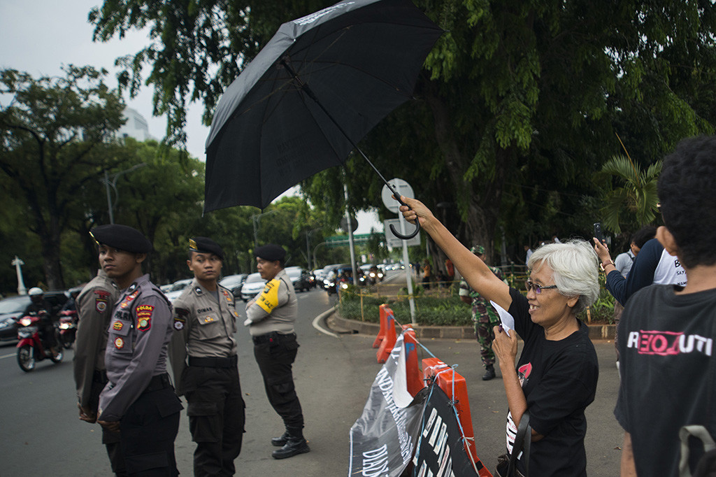 Aksi yang mengangkat tema tiga tahun pemerintahan Presiden Joko Widodo tersebut meminta presiden kembali pada amanat reformasi dan menjalankan ketetapan MPR No.X/MPR/1998 tentang Pokok-pokok Reformasi. 