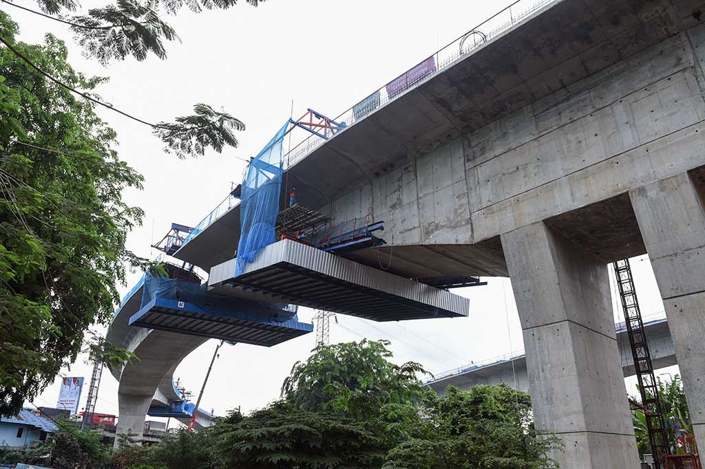 Tol Becakayu seksi 1B dan 1C dari Cipinang Melayu-Jakasampurna ditargetkan sudah dapat dioperasikan pada November 2017.