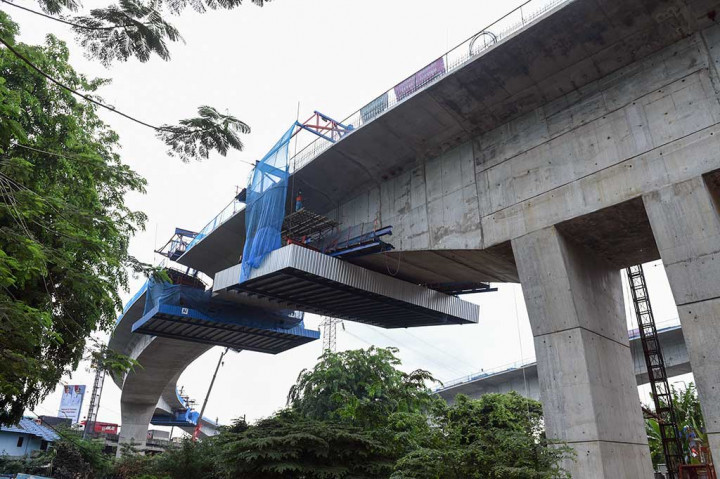 Tol Becakayu seksi 1B dan 1C dari Cipinang Melayu-Jakasampurna ditargetkan sudah dapat dioperasikan pada November 2017.
