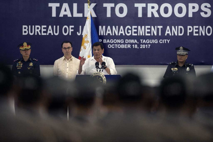 Ucapan Duterte tersebut hanya berselang dua hari setelah dia mengumumkan bahwa Kota Marawi telah terbebas dari teroris, menyusul pertempuran hampir lima bulan melawan militan termasuk anggota Abu Sayyaf. AFP/Noel Celis