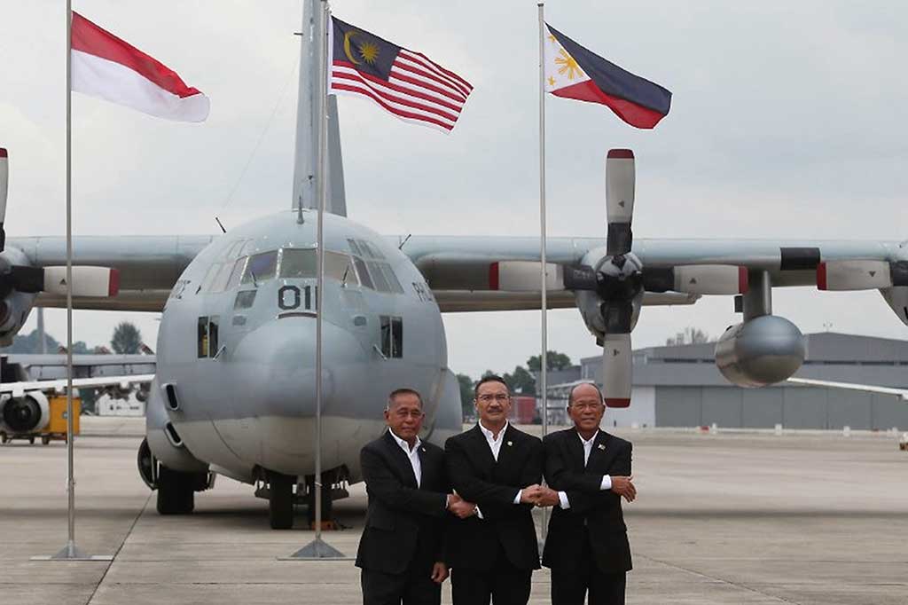 Filipina, Malaysia dan Indonesia telah meluncurkan patroli udara dan laut terkoordinasi untuk memberikan rasa aman bagi para pengguna lintas laut yang berada di kawasan tersebut. Dok Kemenhan