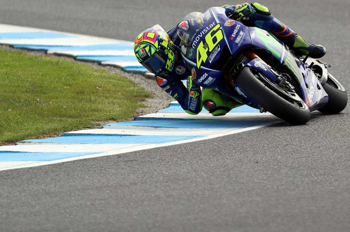 Adapun Valentino Rossi, rekan Vinales berada di urutan tujuh dengan catatan waktu 1 menit 29.203 detik.