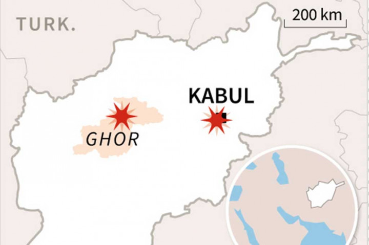Di lokasi terpisah, pengeboman bunuh diri menewaskan setidaknya 33 orang di sebuah masjid di provinsi tengah Ghor. Serangan itu tampaknya ditujukan pada seorang pemimpin daerah partai politik Jamiat. 
