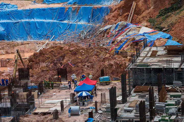 Wali Kota Penang Maimunah Mohamad Sharif mengatakan penyebab longsor belum diketahui. Dia mengesampingkan kemungkinan akibat cuaca basah, karena tidak ada hujan deras selama beberapa hari.