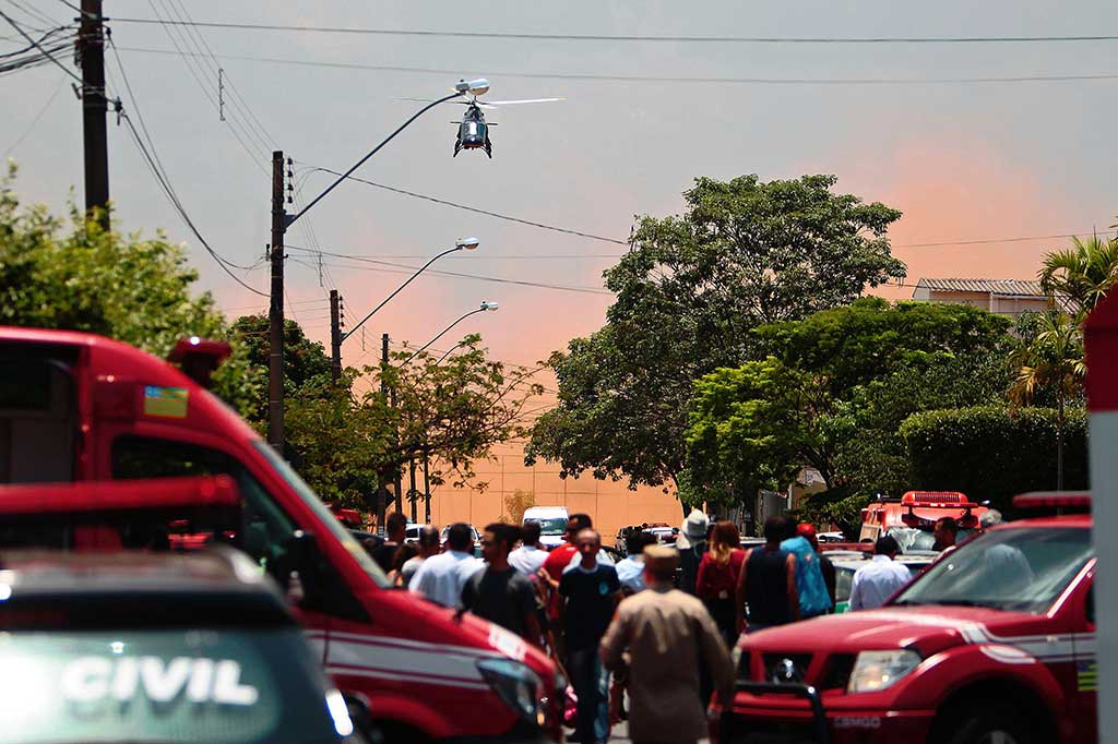 Sebelumnya, seorang siswa berusia 14 tahun menembak mati dua temannya di Colegio Goyases, sebuah sekolah swasta kelas atas.  Empat pelajar lainnya luka-luka dalam penembakan tersebut.