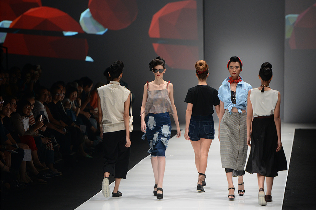 Pia Alisjahbana Award yang diadakan setiap 5 tahun adalah penghargaan bagi individu dan institusi yang bergerak di industri mode tanah air dengan masa kerja minimal 3 tahun dan dinilai telah memberi memberi pengaruh besar dalam industri mode Indonesia.