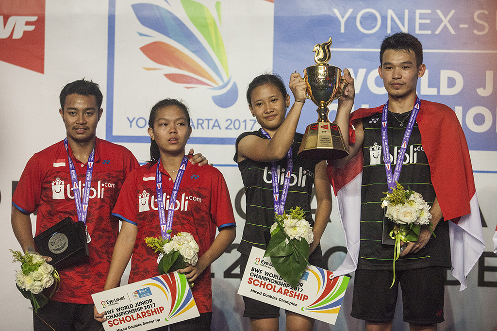 Medali emas pertama untuk Merah Putih diraih oleh Rinov Rivaldy/Phita Haningtyas Mentari yang menang dalam duel saudara dengan Rehan Naufal/Siti Fadia.