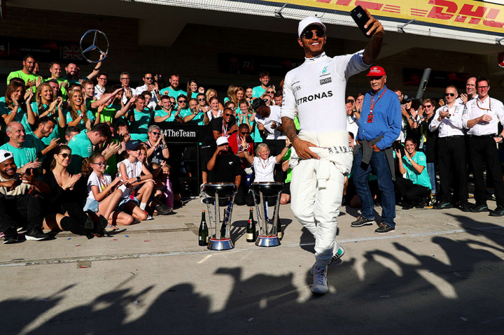 Ini merupakan kemenangan kesembilan Vettel di Formula 1 musim ini. 