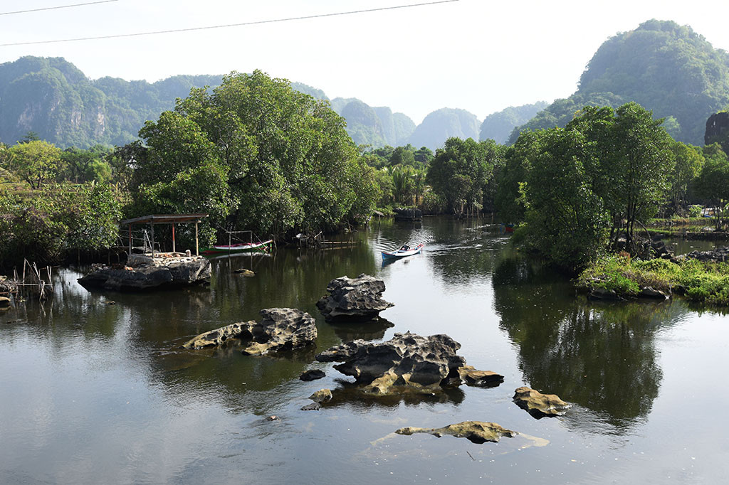 Suasana alam yang asri juga menjadi nilai tambah tempat tersebut.
