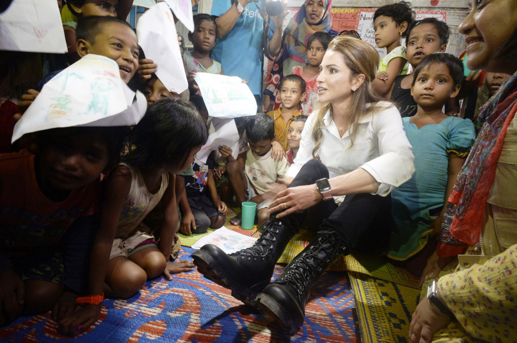 Fasilitas pendidikan yang dikelola UNICEF mendapat perhatian khusus. DI sinilah trauma dan luka psikologis anak-anak korban kekerasan dihilangkan.