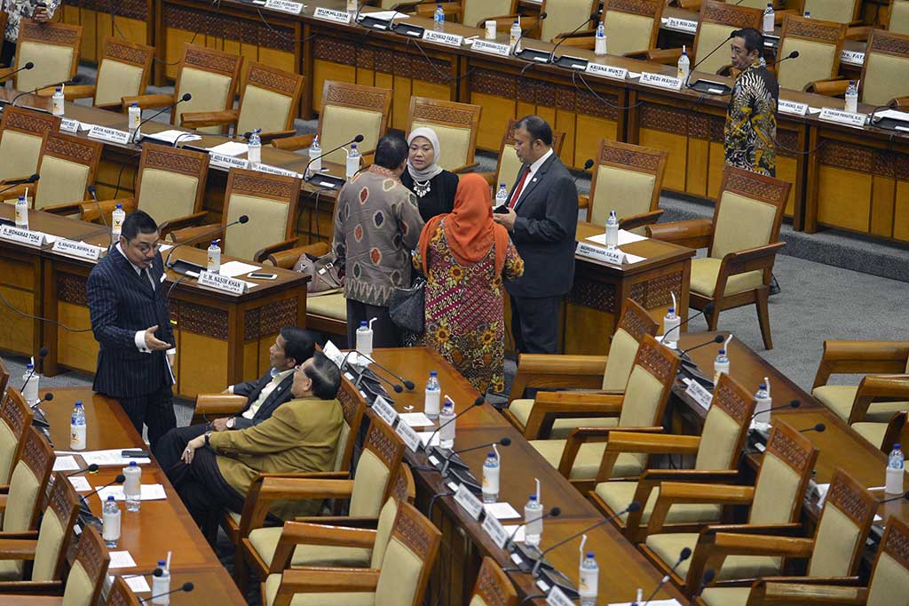 Sebelum melewati mekanisme voting, rapat paripurna sempat diskors untuk forum lobi antarpimpinan fraksi-fraksi. Namun belum mencapai kata musyawarah mufakat, sehingga pengambilan keputusan melalui suara terbanyak, yakni mekanmisme voting. ANTARA/Wahyu Putro A