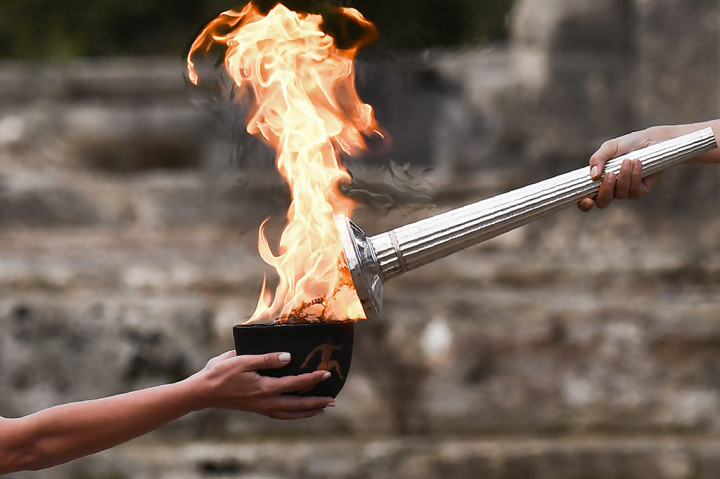 Obor Olimpiade ini akan tiba di Korea Selatan pada tanggal 1 November dan akan dibawa keliling dalam estafet yang akan berakhir 100 hari kemudian, bertepatan dengan dimulainya upacara pembukaan di Pyeongchang pada tanggal 9 Februari.