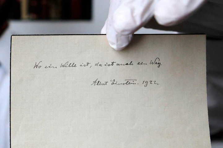 Sementara itu catatan kedua yang berbunyi, 