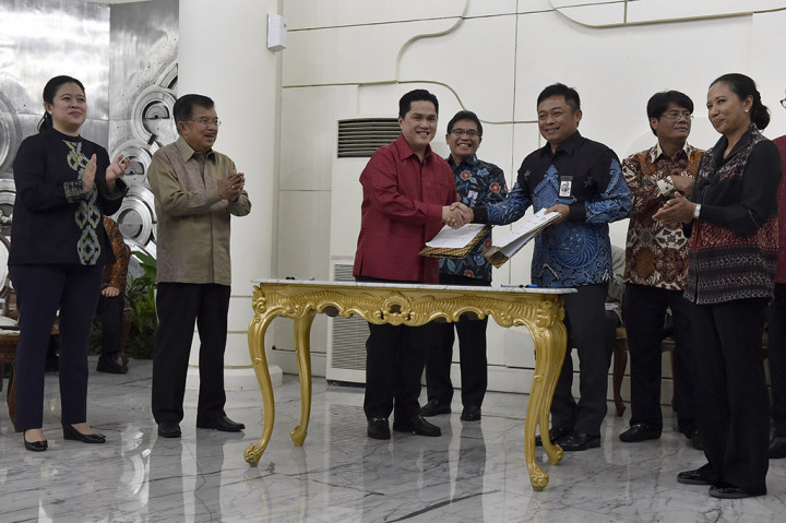 Proses penandatanganan kerja sama itu dilakukan oleh Presiden INASGOC Erick Thohir dan keenam petinggi dari BUMN tersebut dan disaksikan langsung oleh Wakil Presiden Jusuf Kalla, Menko PMK Puan Maharani, dan Menteri BUMN Rini Soemarno di Kantor Wakil Presiden.