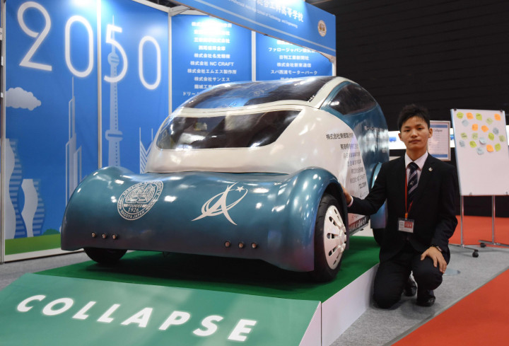  Collapse adalah hasil 'prakarya' para siswa SMA Aichi Highschool of Technology and Engineering. Kendali mobil listrik ini adalah sebuah kontroler konsol game PlayStation. AFP Photo/Toru Yamanaka