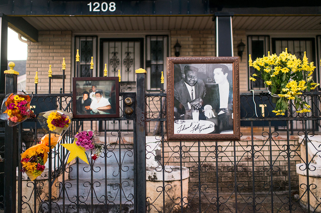 Fats Domino dikabarkan meninggal di kediamannya di Harvey, Louisiana, Amerika Serikat pada usia 89 tahun.