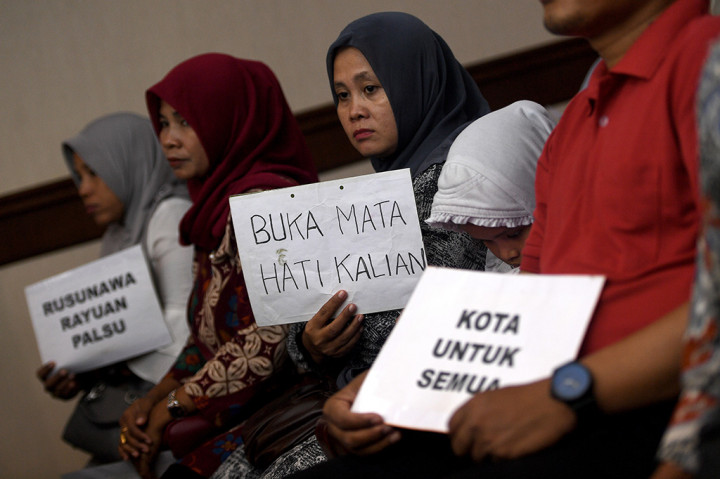 Mengenai hal tersebut, Gubernur DKI Jakarta Anies Baswedan menegaskan menghormati putusan Pengadilan Negeri Jakarta Pusat. Anies menyebut Pemprov DKI tak berencana mengajukan banding.