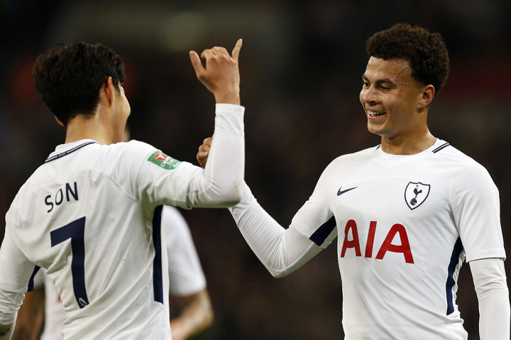 Sebuah gol lain dari Dele Alli di menit ke-37 membuat Spurs sudah nyaman memimpin 2-0 di pergantian babak. 
