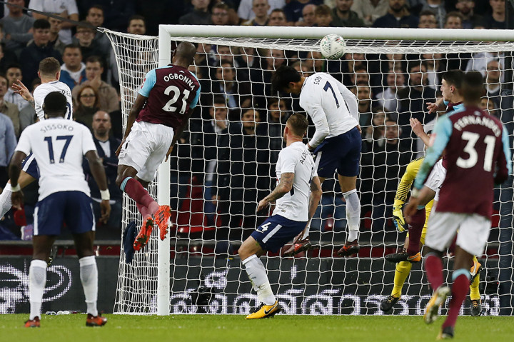 Kebobolan dua gol dalam waktu berdekatan boleh jadi membuat Spurs gugup. Mereka lantas kemasukan gol lagi di menit ke-70, alias hanya berjarak 15 menit dari gol pertama West Ham. Kali ini Angelo Ogbonna yang jadi pencetak gol.
