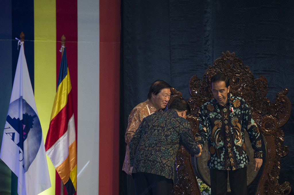 Presiden Joko Widodo mengaku mengaku bangga dengan persatuan dan kebhinekaan Indonesia meskipun memilik 17 ribu pulau, 714 suku, 1.100 bahasa dan 34 provinsi serta 516 kabupaten kota yang dihuni lebih dari 250 juta warga.? 