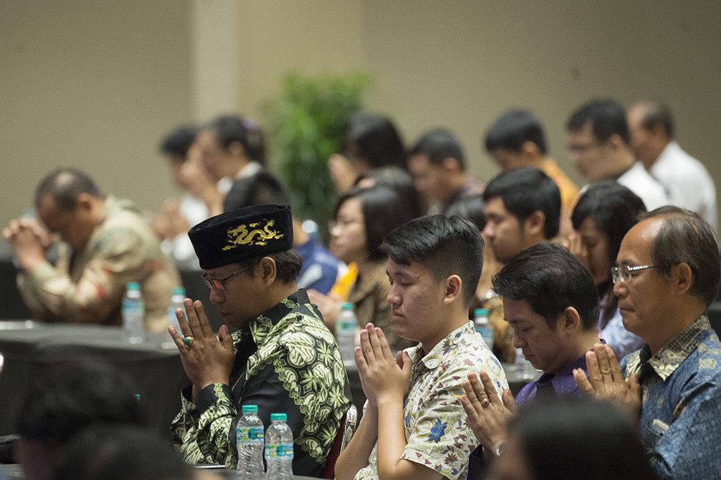 Menurut Jokowi, ajaran umat Buddha memberikan fondasi yang kuat tentang cinta kasih antar-umat beragama dan ?persaudaraan di Indonesia.