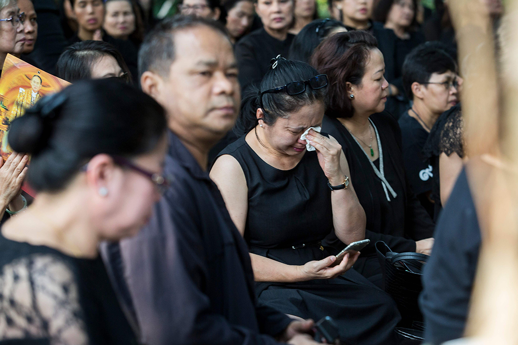 Sejak kematiannya pada tanggal 13 Oktober 2016, Thailand menjalani masa berkabung resmi selama satu tahun, dengan banyak orang mengenakan busana hitam.