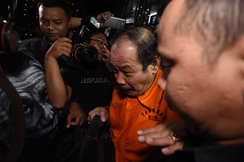 Kepala Dinas Pendidikan dan Kebudayaan Kabupaten Nganjuk Ibnu Hajar ditahan di Rutan Polres Metro Jakarta Timur.