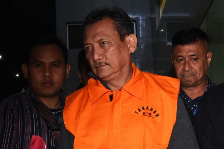 Kepala SMP Negeri 3 Ngronggot Kabupaten Nganjuk Suwandi ditahan di Polres Metro Jakarta Selatan.