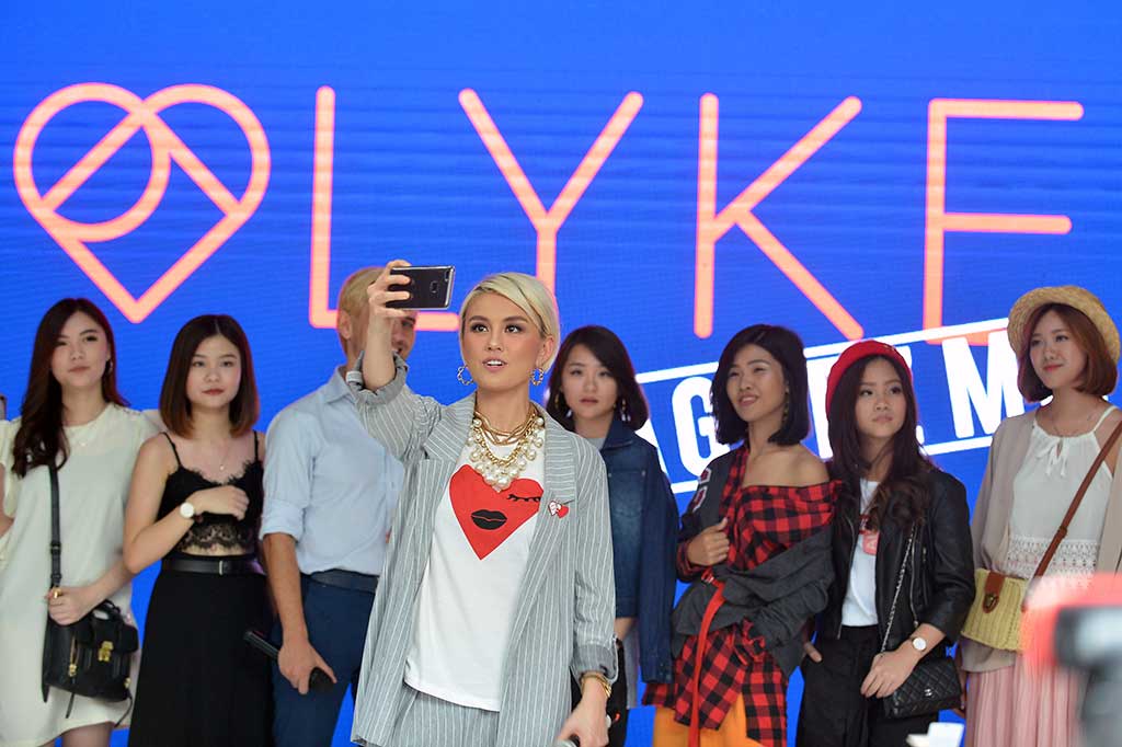 Menurut Agnez, peluncuran LYKE berawal dari keresahannya sebagai konsumen yang malas berbelanja di mal hanya untuk membeli sepasang sepatu atau pakaian. Saat mencoba belanja daring, juga kurang memuaskan. Apalagi jika barang hanya dijual di toko online luar negeri dengan biaya pengirman kadang lebih mahal dibanding harga barangnya.