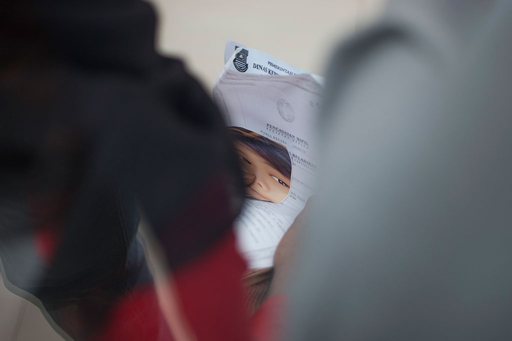 Pendataan dilakukan untuk mengidentifikasi korban ledakan gudang petasan di Kosambi, Tangerang, Banten. Masyarakat yang kehilangan keluarga diimbau membawa data antemortem atau dokumen riwayat pemeriksaan gigi.