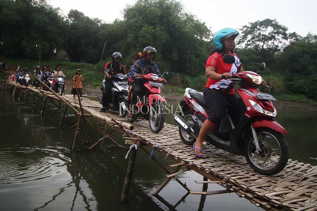 Jembatan sesek tersebut menjadi alternatif utama pengendara karena dinilai terdekat dari Jembatan Mojo, meski Dinas Perhubungan Solo menyarankan dua jalur alternatif penyeberangan lainnya. MI/Widjajadi