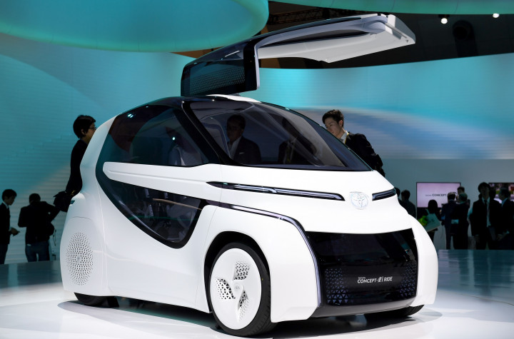 Toyota Concept AI. Teknologi yang diusungnya mampu membaca karakter berkendara pengendara dan cepat melakukan penyesuaian.