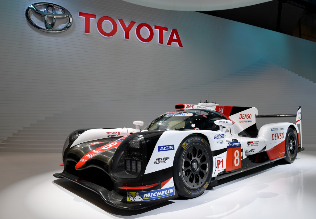 Toyota TS050 HYBRID diterjunkan dalam balap ketahanan mobil 24 jam. Sumber tenaga mobil balap ini adalah mesin dengan teknologi hybrid yang hemat bahan bakar.