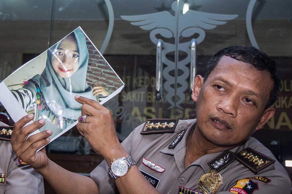 Ketua Tim DVI RS Polri Kombes Pramujoko mengatakan tim dokter mampu mengidentifikasi Surnah berdasarkan pemeriksaan post mortem dari susunan gigi dan rekam medis yang pernah dilakukan. Data susunan gigi dan rekam medis memudahkan petugas mengidentifikasi korban Surnah yang kondisi jasadnya sudah sulit dikenali. ANTARA/Aprillio Akbar