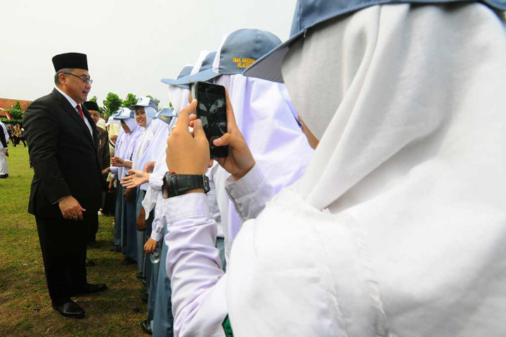 Pada peringatan Hari Sumpah Pemuda di Alun-alun Jomboran, Klaten, Jawa Tengah, Menteri Desa Pembangunan Daerah Tertinggal dan Transmigras Eko Putro Sandjojo mengajak para pemuda untuk berperan aktif dalam mengembangkan potensi desa. ANTARA/Aloysius Jarot Nugroho