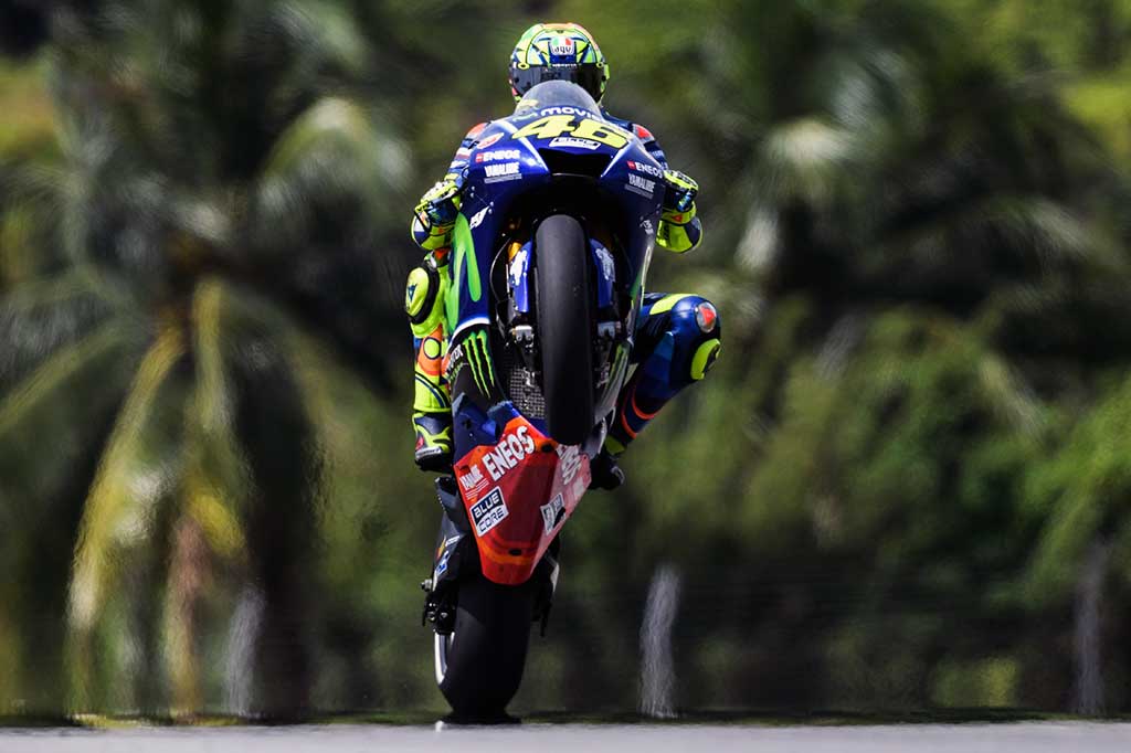 Pembalap Movistar Yamaha Valentino Rossi harus puas start di posisi keempat, diikuti rekan setimnya Maverick Vinales di urutan berikutnya.