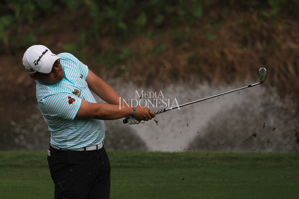 Panuphol menjadi juara setelah mencetak 65 pukulan atau tujuh di bawah par pada partai final di Pondok Indah Golf Course, Jakarta