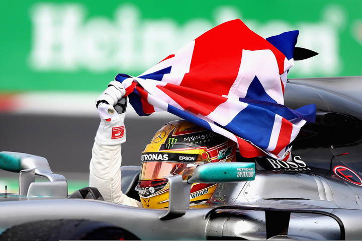 Hamilton mengunci gelar juara dunia meski cuma finis kesembilan dalam balapan GP Meksiko di Autodromo Hermanos Rodriguez.