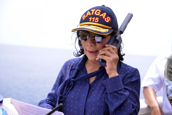 Menteri Kelautan dan Perikanan Susi Pudjiastuti mencoba metode baru dalam hal penenggelaman kapal asing pencuri ikan. Kapal-kapal itu tidak lagi diledakkan, melainkan dilubangi bagian lambungnya saja hingga tenggelam dengan sendirinya.