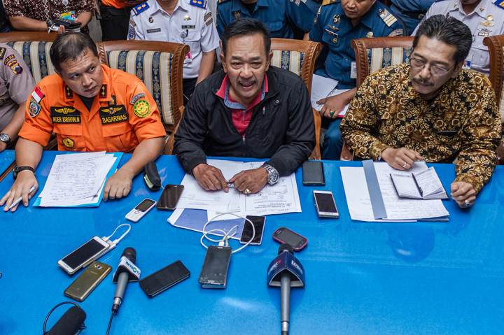 Sementara penyebab terbakarnya kapal penumpang jurusan Semarang - Pontianak di sekitar Laut Jawa itu masih dalam penyelidikan.