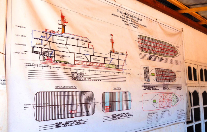 Pinisi wisata tidak lagi memiliki palka untuk membawa aneka komoditas. Ruang palka kini menjadi kamar yang nyaman bagi para turis penumpangnya.