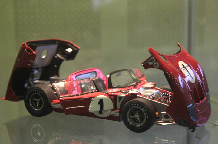 Miniatur Ferrari yang memamerkan detail yang indah seperti aslinya. Mobil ini salah satu mobil pameran yang menyita banyak mata karena detailnya memang cukup realistis dalam versi mini. MTVN/Ahmad Garuda