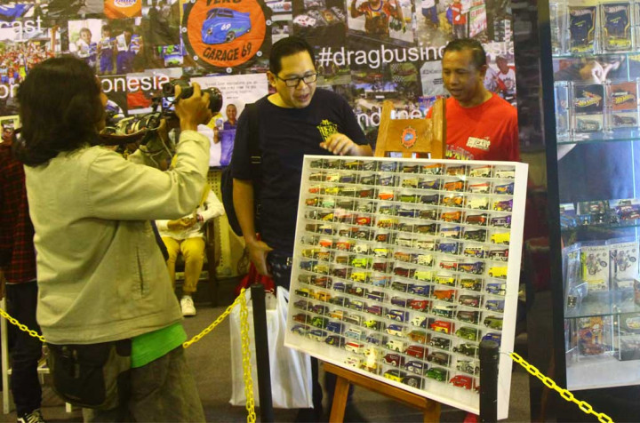 Selain memperlihatkan mobil-mobil koleksi, di IDE ini, para peserta pameran juga bisa melakukan penjualan dengan harga khusus dan juga program unik lainnya. MTVN/Ahmad Garuda