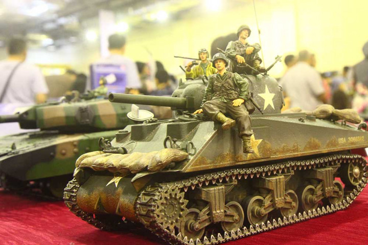 Tak hanya miniatur mobil-mobil berpenumpang saja yang terpajang di sana, namun mobil perang seperti Tank dan orang-orang mininya juga jadi pelengkap. MTVN/Ahmad Garuda