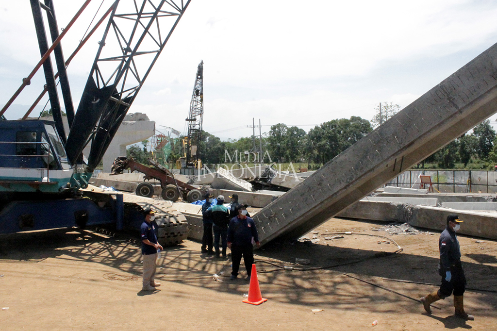 Saat ini belum ada tersangka yang ditetapkan. Polda Jatim akan meminta keterangan saksi ahli untuk mengusut dan menyelidiki kasus tersebut.