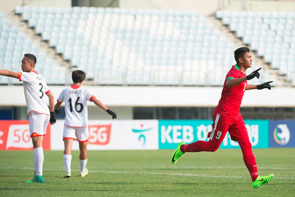 Indonesia membuka keunggulan lewat sundulan Muhammad Rafli Mursalim pada menit ke-12, menyambut umpan silang Firza Andika.