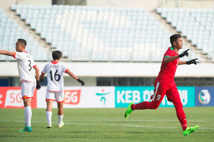 Indonesia membuka keunggulan lewat sundulan Muhammad Rafli Mursalim pada menit ke-12, menyambut umpan silang Firza Andika.